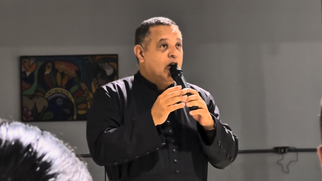 Colaboradores do GrupoBag reunidos em momento semanal de esperança e reflexão