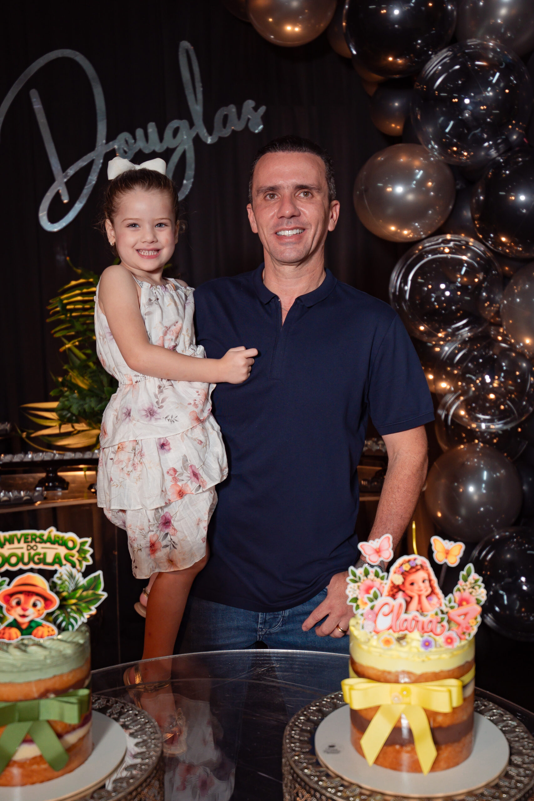 Douglas Fonseca de Oliveira com a filha durante a festa de aniversário